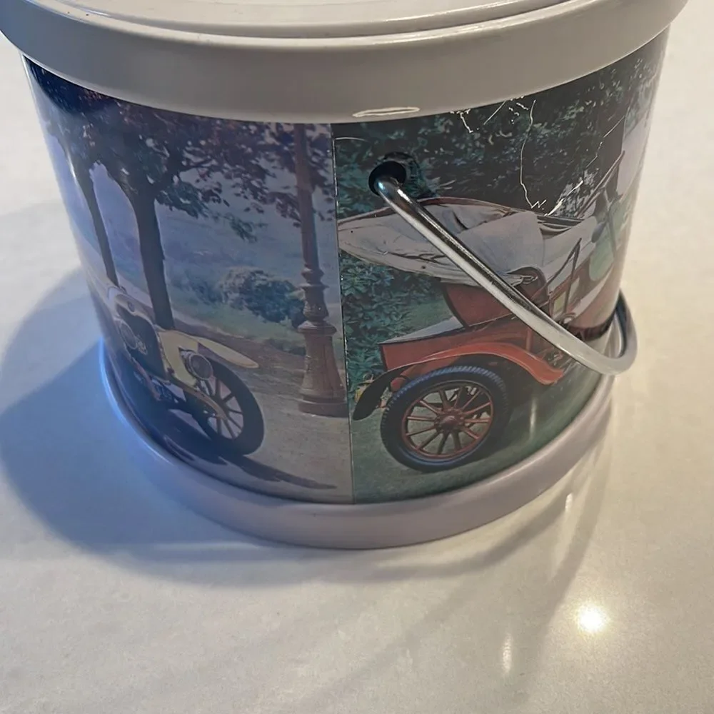 Vintage classic ice bucket, old automobiles. Super cool great for your bar.
